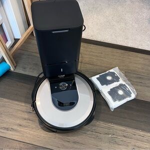 iRobot Roomba i7 auto emptying vacuum